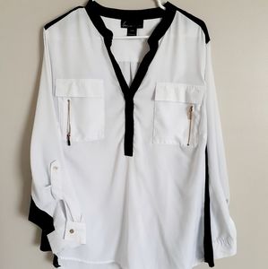 Lane Bryant Blk and White V Neck Blouse 22/24